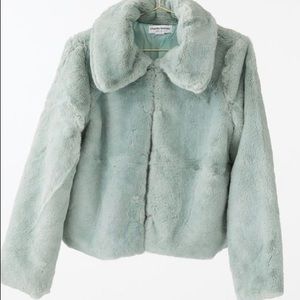 NWOT Charlie Holiday faux fur coat in sea foam green, beautiful size M, US 6